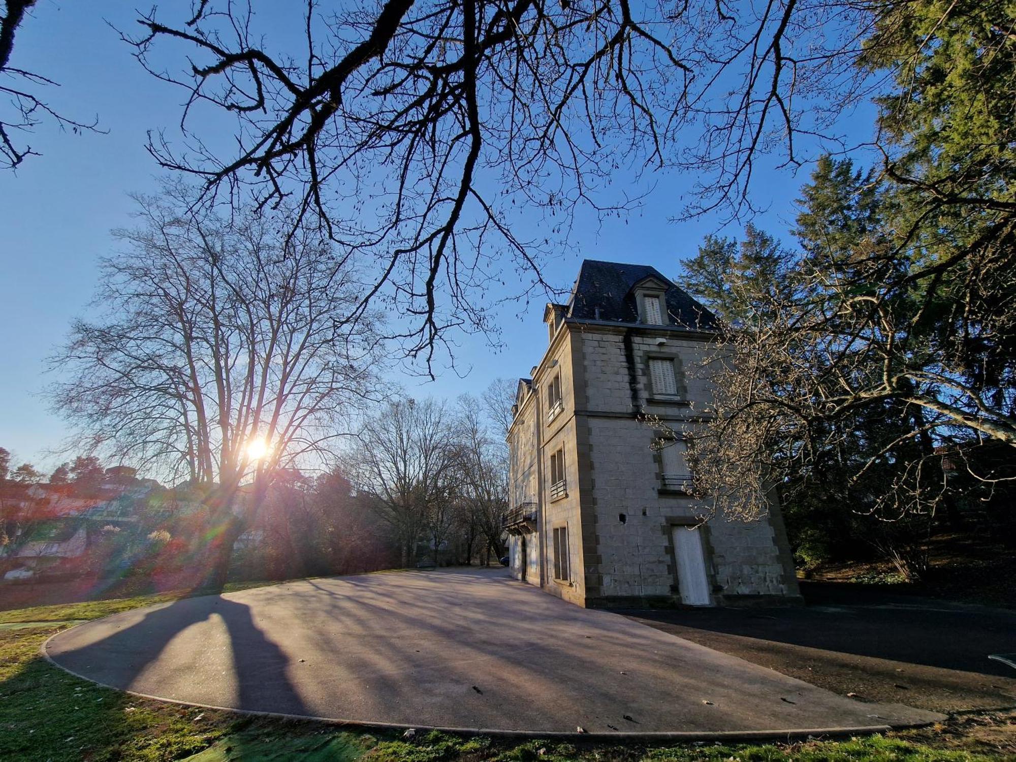 Апартаменти Chateau De Serignac Malemort Екстер'єр фото